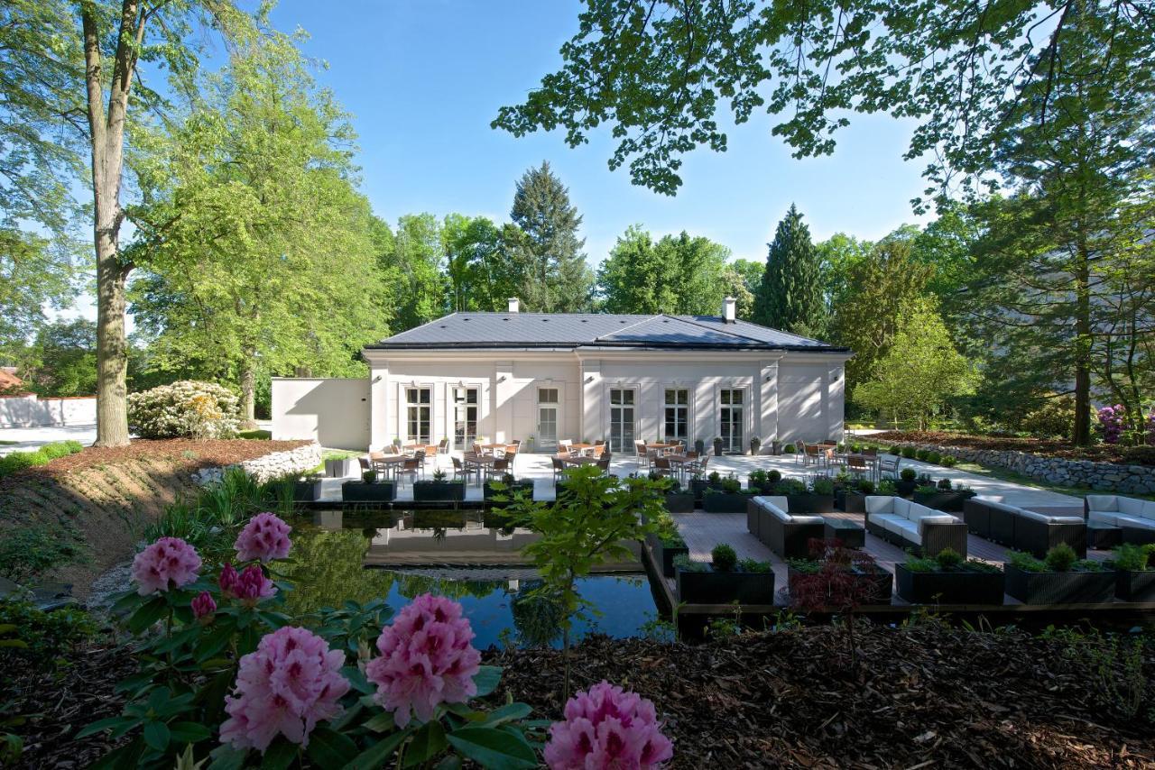 Hotel Separe V Zahrade Ratmerice Exterior foto
